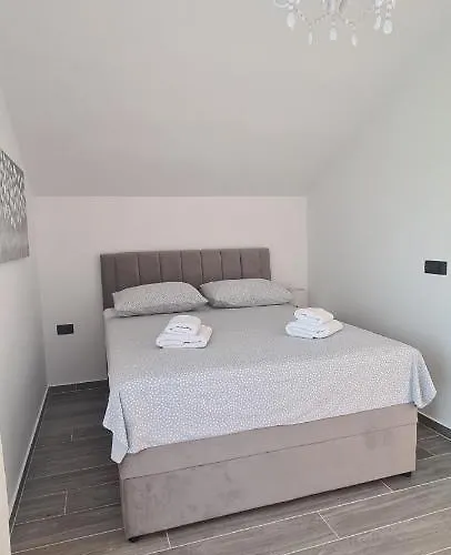 Rajna Apartman Čižići
