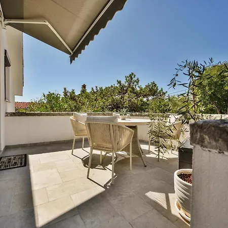 Rajna Apartman Čižići