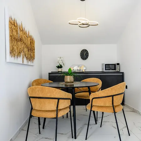 Rajna Apartman *
